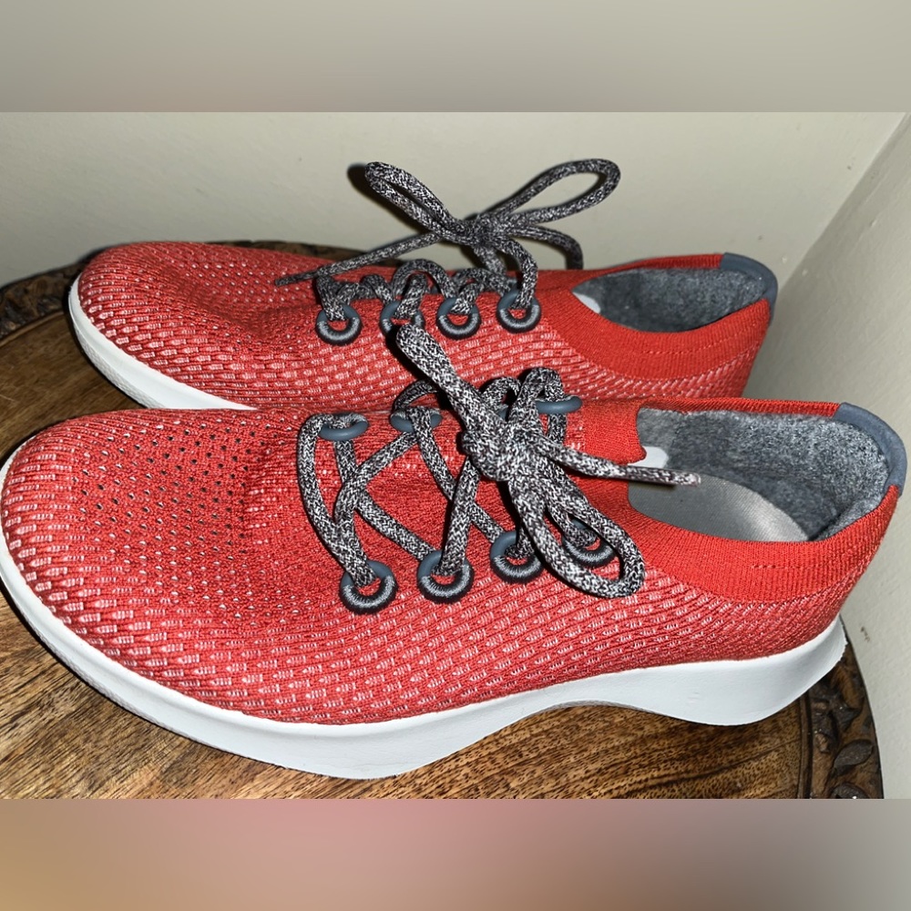 Preloved Perfect Condition all birds Red/Grey with White Bottoms 10.5 Womens